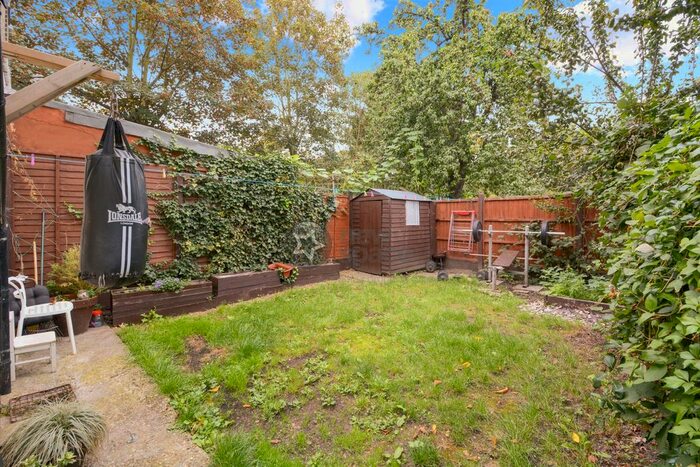 2 Bedroom Flat To Rent In Norwich Road, Forest Gate, E17