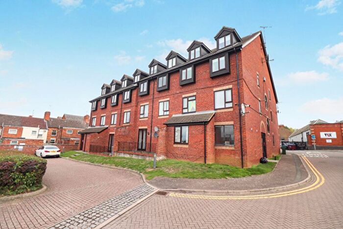 2 Bedroom Maisonette For Sale In Hadleigh House, Rectory Road, Rushden, NN10