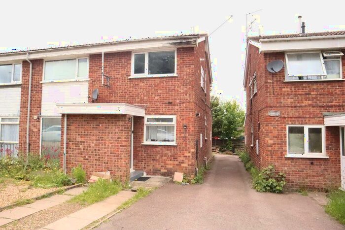 2 Bedroom Flat To Rent In Teignmouth Close, Leicester, LE5
