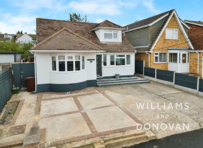 4 Bedroom Chalet For Sale In Hall Farm Road, South Benfleet, SS7