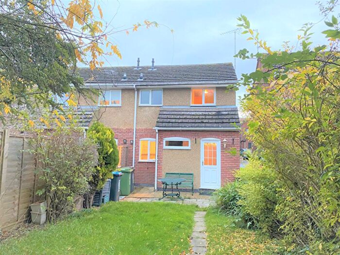 3 Bedroom End Of Terrace House To Rent In Meadowbrook, Tring, HP23