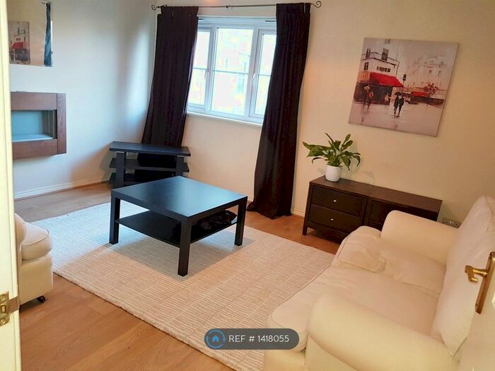 2 Bedroom Flat To Rent In Queens Crescent, Livingston, EH54