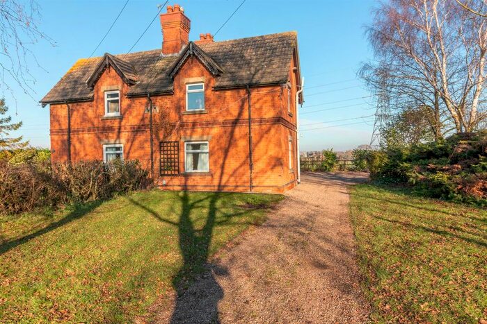 2 Bedroom Semi-Detached House To Rent In Stragglethorpe Road, Radcliffe-On-Trent, Nottingham, NG12