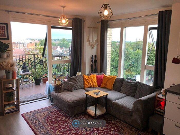 2 Bedroom Flat To Rent In Adenmore Road, London, SE6