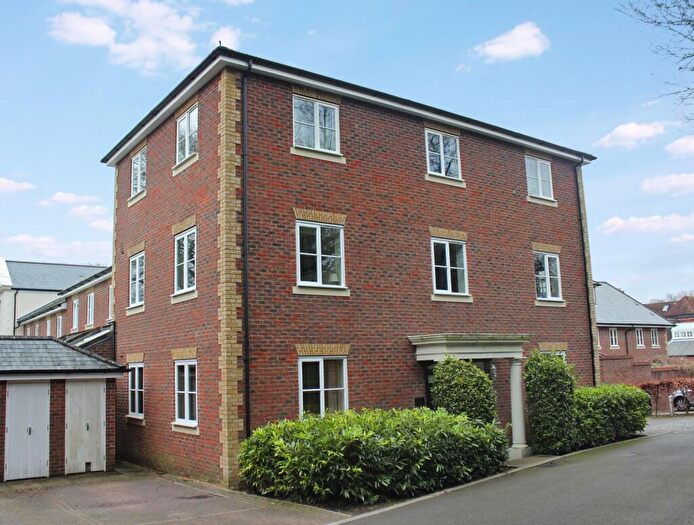 2 Bedroom Flat To Rent In Malmesbury Gardens, Winchester, SO22