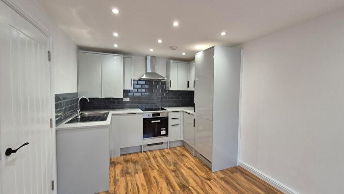 2 Bedroom Semi Detached House To Rent In High Street South, Dunstable, LU6