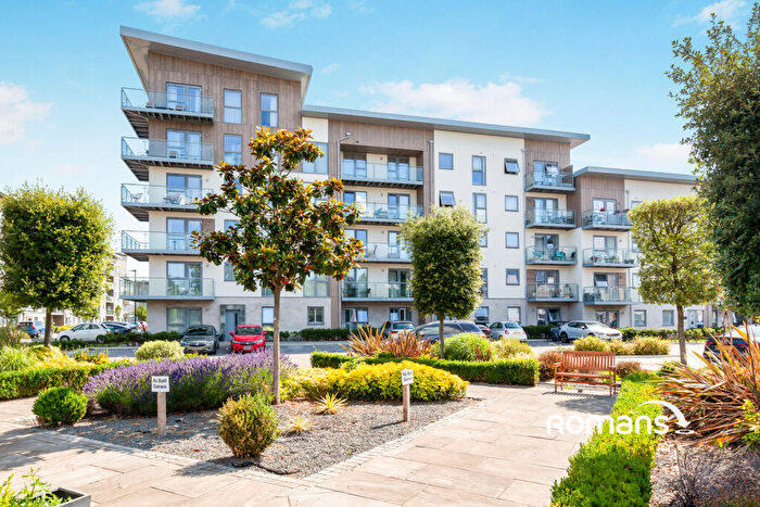 2 Bedroom Flat To Rent In Kingston Close, Maidenhead, Berkshire, SL6