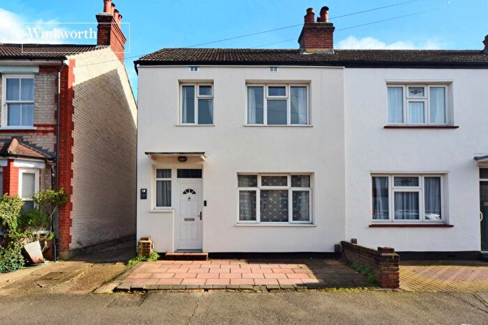 2 Bedroom End Of Terrace House For Sale In Washington Road, Worcester Park, KT4