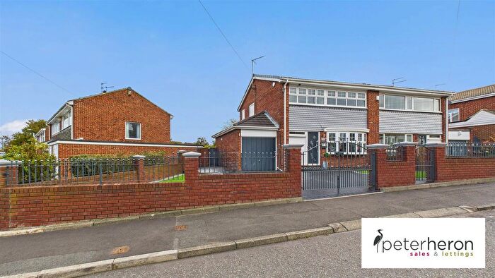 3 Bedroom Semi-Detached House For Sale In Sevenoaks Drive, Hastings Hill, Sunderland, SR4