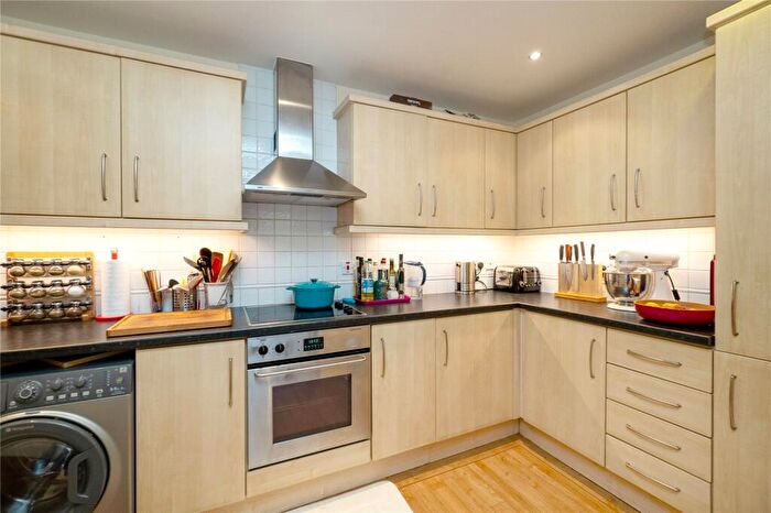 2 Bedroom Apartment To Rent In Berglen Court, Branch Road, London, E14
