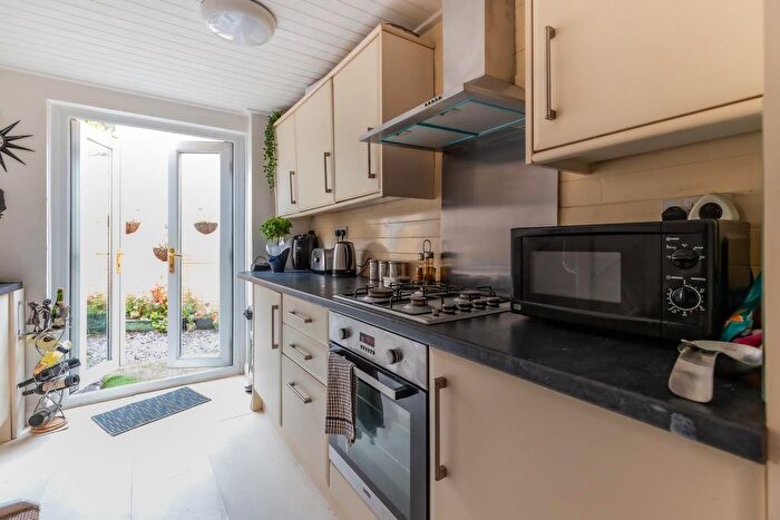 1 Bedroom Flat For Sale In Glebe Street, Penarth, CF64