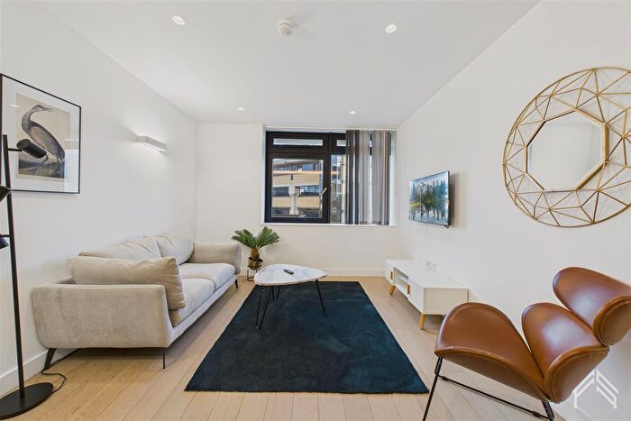 1 Bedroom Flat To Rent In Park Hill House, Brentford, TW8