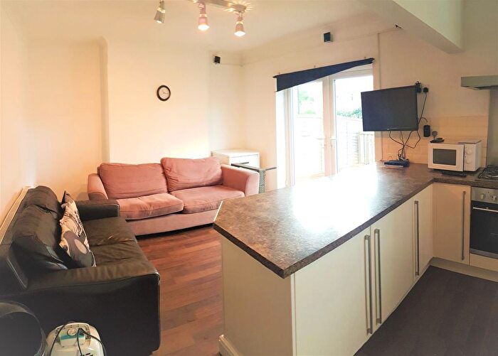 6 Bedroom Semi-detached House To Rent In Parsonage Road, Manchester, M20