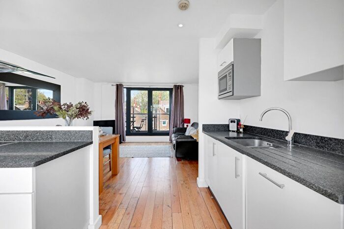 2 Bedroom Flat To Rent In Acton Street, London, WC1X