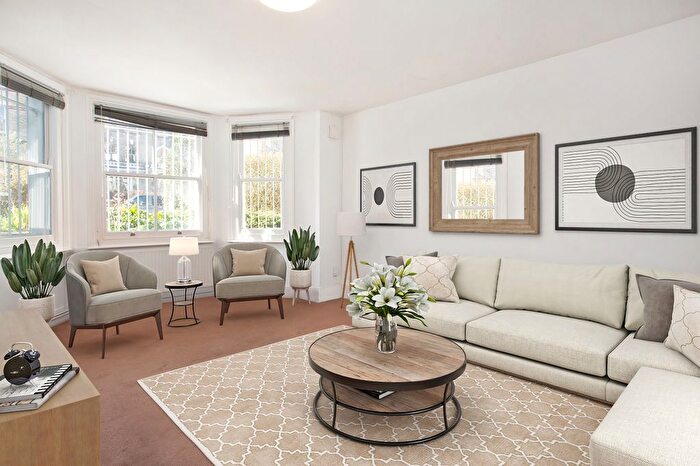 2 Bedroom Flat To Rent In The Chase, London, SW4