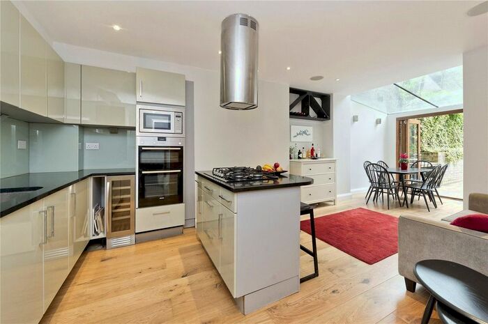 4 Bedroom Flat To Rent In Lancaster Road, Ladbroke Grove, London, W11