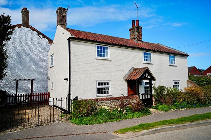3 Bedroom Cottage For Sale In Walcott Road, Bacton, NR12