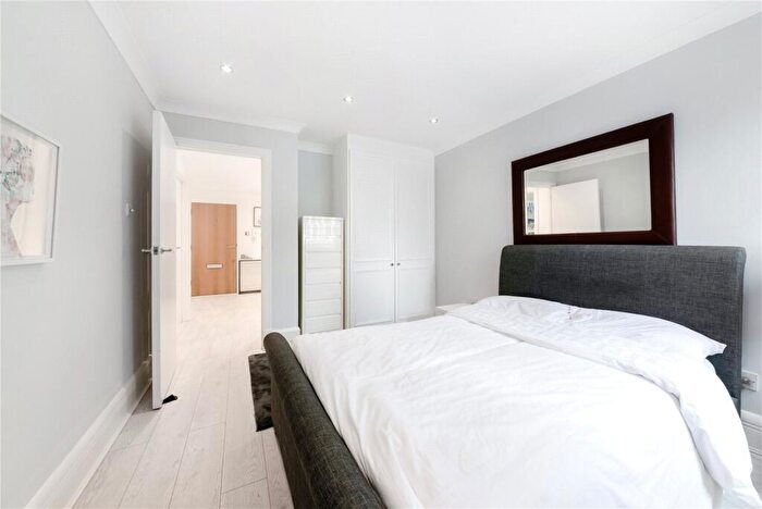2 Bedroom Apartment To Rent In Lawn House Close, London, E14
