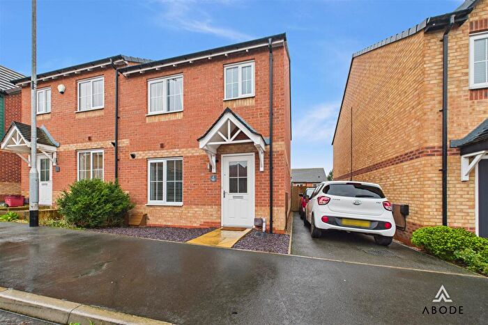 3 Bedroom Semi-Detached House For Sale In Windmill Close, Woodville, Swadlincote, DE11