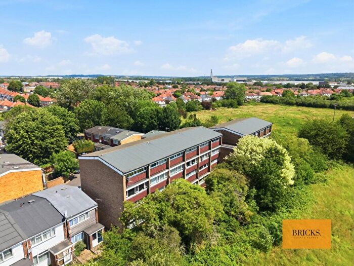 3 Bedroom Apartment For Sale In Bowood Road, Enfield, EN3
