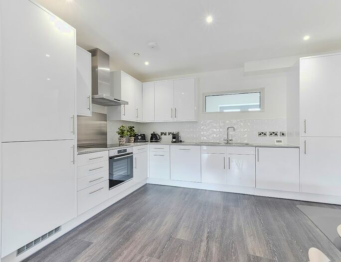 2 Bedroom Flat To Rent In Beulah Hill, London, SE19