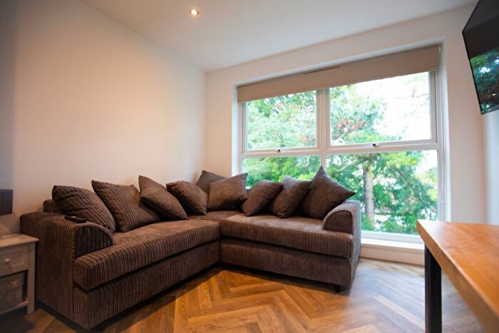 3 Bedroom Flat To Rent In Seymour Close, B29