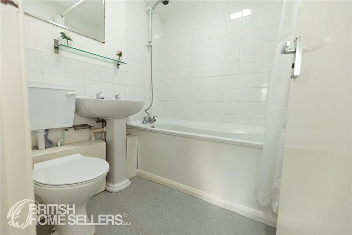 1 Bedroom Flat For Sale In Clay Hill, Two Mile Ash, Milton Keynes, Buckinghamshire, MK8