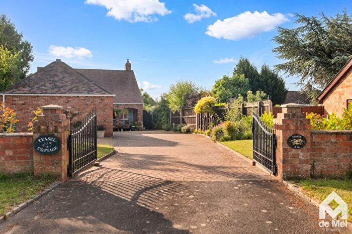 3 Bedroom Bungalow For Sale In Alcester Road, Harvington, Evesham, WR11