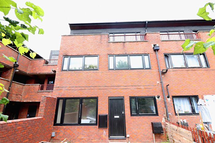 4 Bedroom Flat To Rent In London Road, LU1