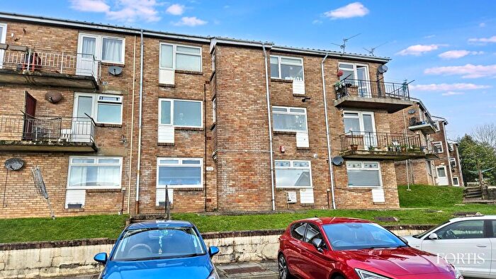 2 Bedroom Flat For Sale In Greenland Crescent, Cardiff, CF5