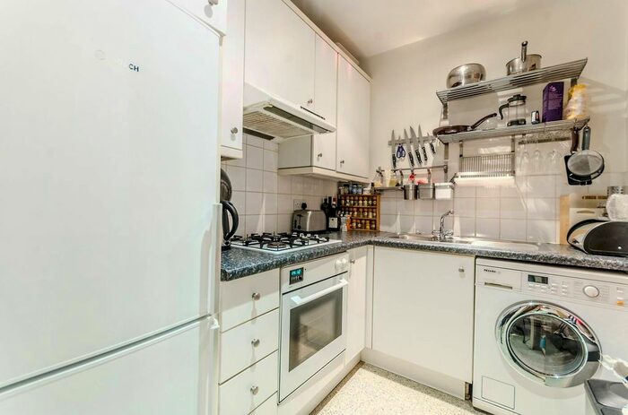 Studio To Rent In Earls Court Road, Kensington, London, W8