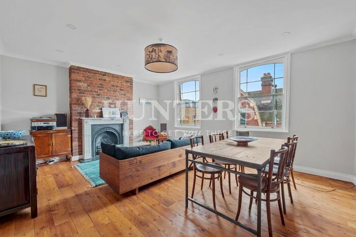 3 Bedroom Maisonette To Rent In Stoke Newington Church Street, London, N16