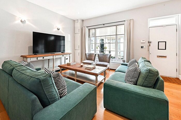 3 Bedroom Mews To Rent In Eaton Mews North, London, SW1X