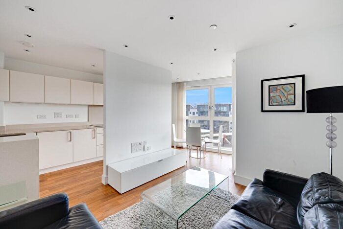 1 Bedroom Apartment For Sale In Queensland Road, London, N7