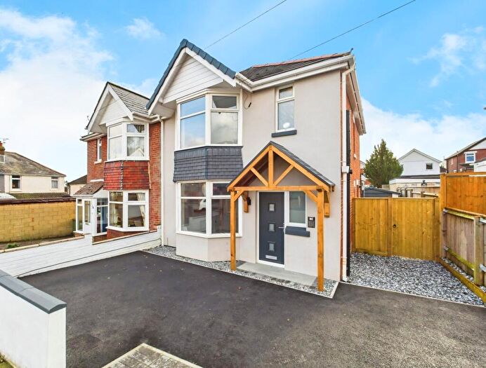 3 Bedroom Semi Detached House For Sale In Edgehill Road, Southampton, SO18