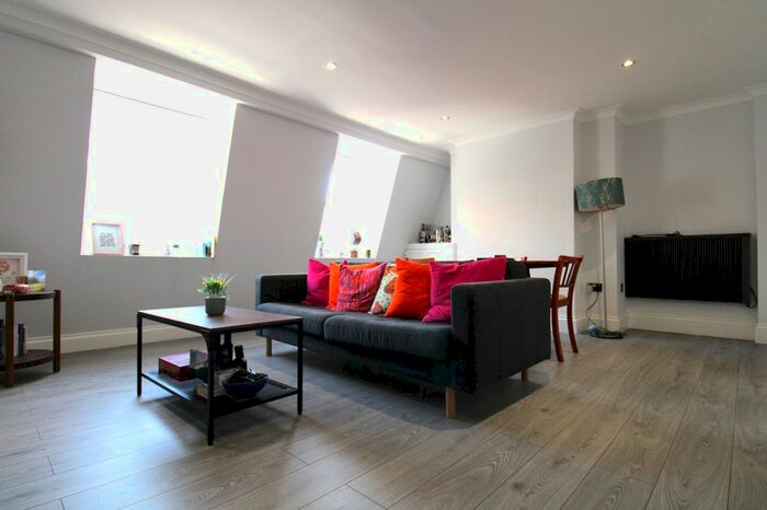 2 Bedroom Flat To Rent In Kensington Church Street, London, W8