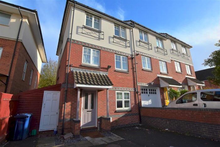 2 Bedroom Maisonette To Rent In Ruffle Close, West Drayton, UB7