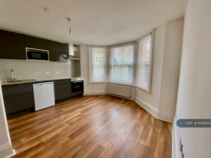 Studio To Rent In Seafield Road, Hove, BN3