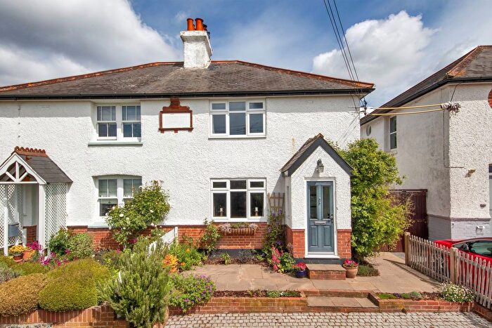 3 Bedroom Semi-Detached House For Sale In Rabbits Road, South Darenth, Dartford, DA4