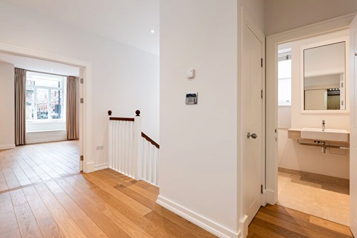 2 Bedroom Flat To Rent In Cadogan Gardens, London, SW3