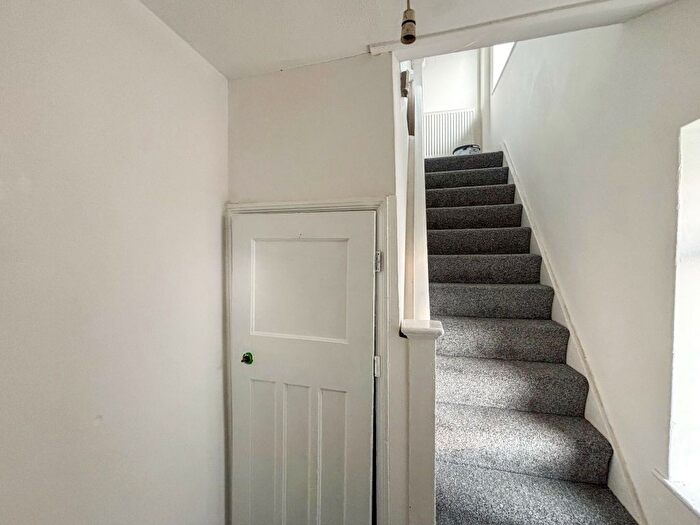 1 Bedroom Flat To Rent In Booker Lane, High Wycombe, HP12