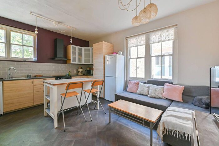 2 Bedroom Flat For Sale In Bedford Road, Clapham, London, SW4