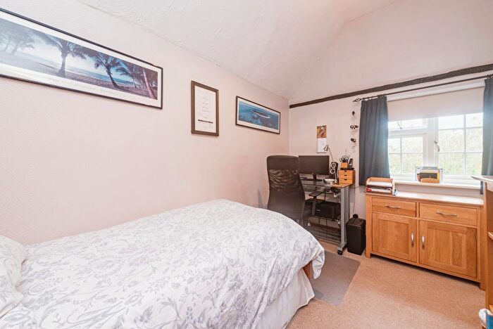 2 Bedroom Cottage For Sale In Church Lane, Thatcham, RG19