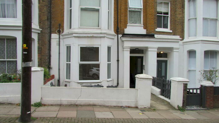 Apartment To Rent In Bickerton Road, Dartmouth Park, London, N19