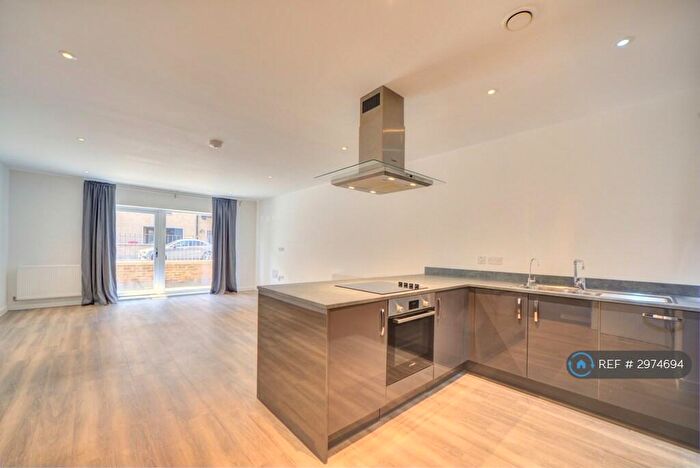 3 Bedroom Flat To Rent In Augustine Court, London, SE18