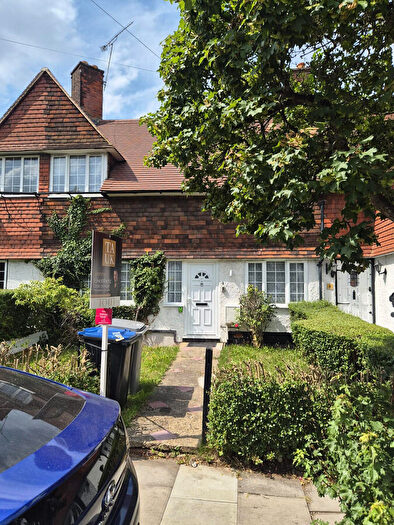 4 Bedroom Terraced House To Rent In Goldsmith Lane, London, NW9