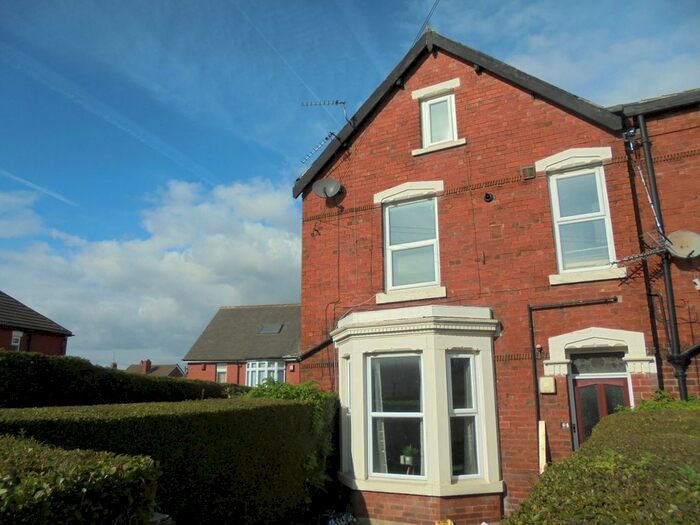 2 Bedroom Flat To Rent In Cross Green Lane, Halton, Leeds, LS15