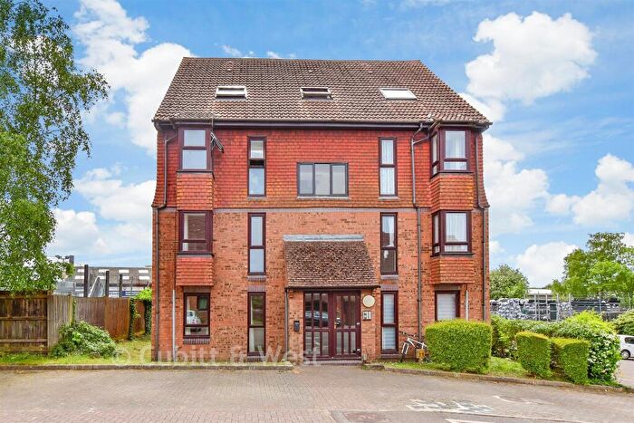 Studio For Sale In Meon Close, Petersfield, Hampshire, GU32