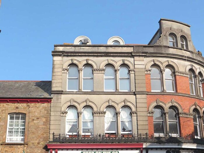 1 Bedroom Flat To Rent In High Street, Holsworthy, Devon, EX22