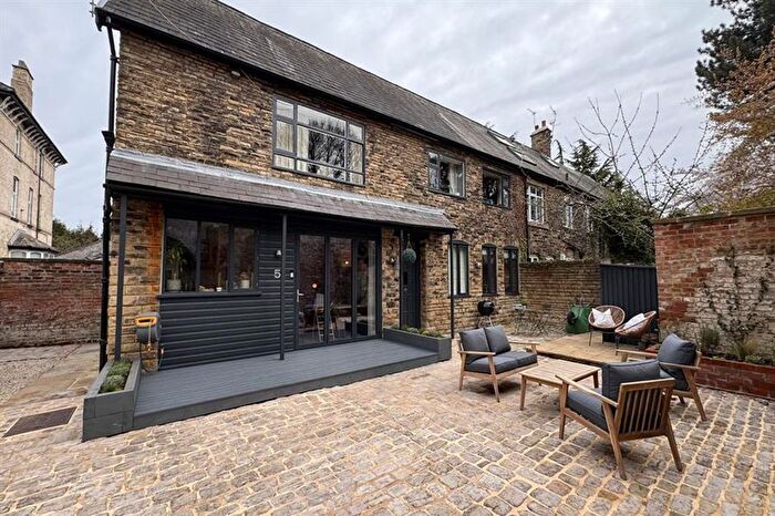 2 Bedroom Flat For Sale In Groby Road, Crossways Groby Road, WA14